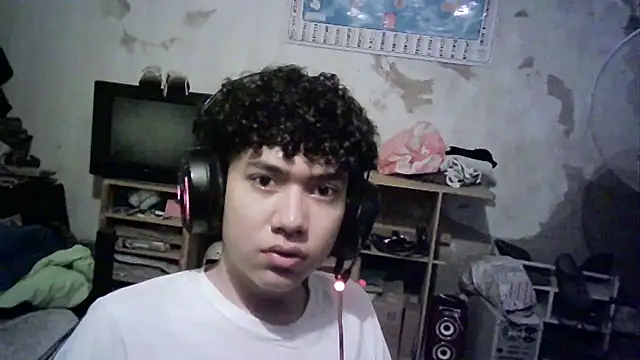 Snapshot of Emv2 chatting on January 11, 2026, 10:15 pm Emv2 online show from January 11, 2026, 10:15 pm