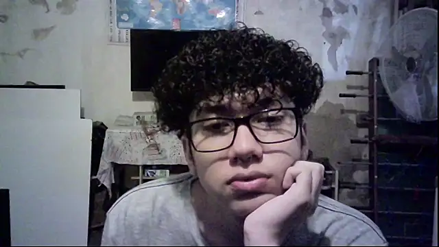 Snapshot of Emv2 chatting on February 18, 2026, 6:48 pm Emv2 online show from February 18, 2026, 6:48 pm