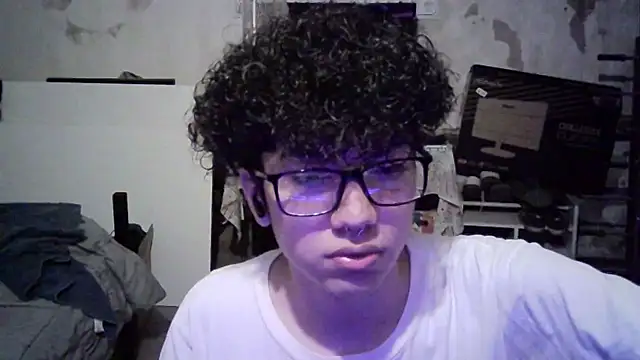 Snapshot of Emv2 chatting on March 11, 2026, 4:40 am Emv2 online show from March 11, 2026, 4:40 am