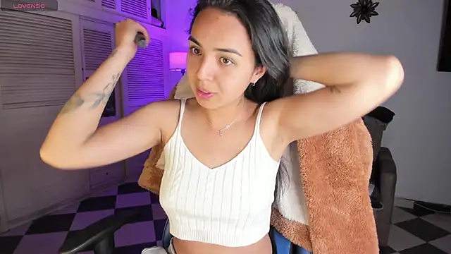 Snapshot of Miss_Nicole chatting on January 8, 2025, 1:32 am Miss Nicole online show from January 8, 2025, 1:32 am