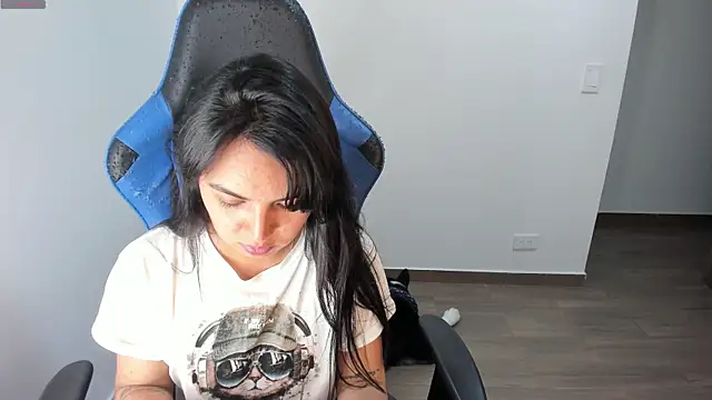 Snapshot of Miss_Nicole chatting on October 22, 2025, 12:55 am Miss Nicole online show from October 22, 2025, 12:55 am