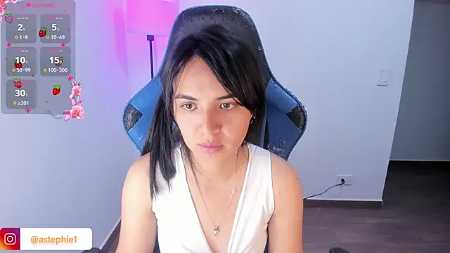 Snapshot of Miss_Nicole chatting on November 14, 2025, 9:02 pm Miss Nicole online show from November 14, 2025, 9:02 pm