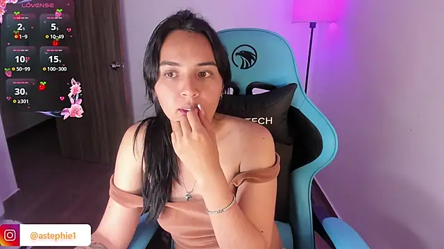 Snapshot of Miss_Nicole chatting on November 16, 2025, 2:39 am Miss Nicole online show from November 16, 2025, 2:39 am