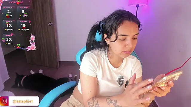 Snapshot of Miss_Nicole chatting on November 26, 2025, 6:53 pm Miss Nicole online show from November 26, 2025, 6:53 pm