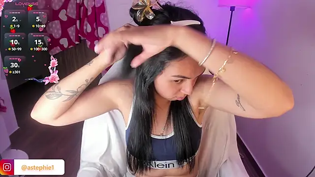 Snapshot of Miss_Nicole chatting on November 27, 2025, 8:22 pm Miss Nicole online show from November 27, 2025, 8:22 pm