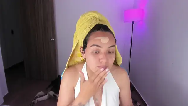 Snapshot of Miss_Nicole chatting on December 14, 2025, 2:06 am Miss Nicole online show from December 14, 2025, 2:06 am