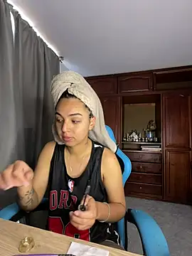 Miss Nicole online show from June 19, 2026, 3:16 pm
