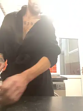 Snapshot of bigguy101 chatting on December 28, 2024, 8:37 am bigguy101 online show from December 28, 2024, 8:37 am