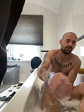 Snapshot of bigguy101 chatting on February 5, 2025, 11:02 am bigguy101 online show from February 5, 2025, 11:02 am