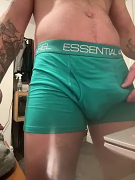 Snapshot of bigguy101 chatting on March 10, 2025, 9:40 pm bigguy101 online show from March 10, 2025, 9:40 pm