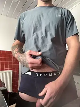 Snapshot of bigguy101 chatting on March 19, 2025, 3:19 pm bigguy101 online show from March 19, 2025, 3:19 pm