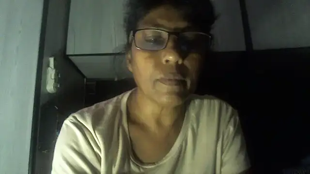 Snapshot of MsAttitude chatting on December 22, 2025, 11:29 am MsAttitude online show from December 22, 2025, 11:29 am