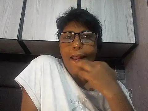 Snapshot of MsAttitude chatting on January 6, 2026, 3:27 pm MsAttitude online show from January 6, 2026, 3:27 pm