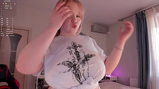 LisaLaas online show from March 21, 2025, 1:45 pm