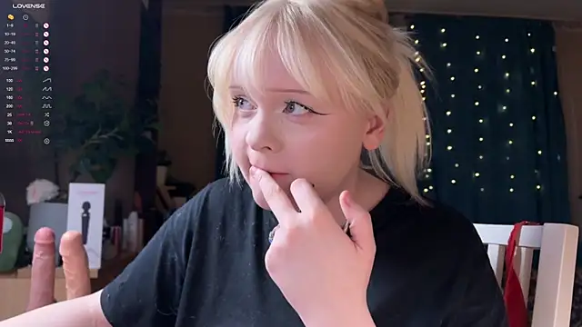 LisaLaas online show from March 26, 2026, 10:04 pm