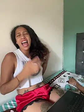 Snapshot of Miley_and_Vash chatting on December 12, 2024, 5:48 pm Miley and Vash online show from December 12, 2024, 5:48 pm