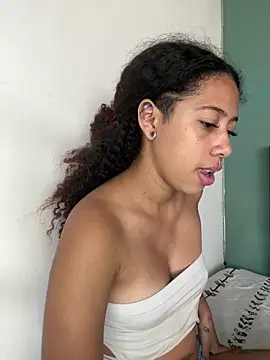 Snapshot of Miley_and_Vash chatting on December 27, 2024, 8:39 pm Miley and Vash online show from December 27, 2024, 8:39 pm