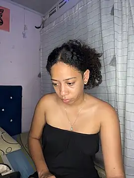 Snapshot of Miley_and_Vash chatting on October 22, 2025, 4:18 pm Miley and Vash online show from October 22, 2025, 4:18 pm