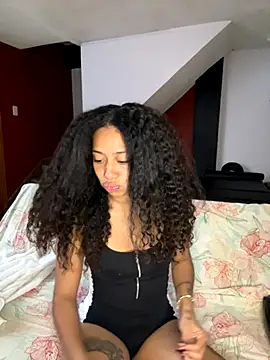 Snapshot of Miley_and_Vash chatting on December 5, 2025, 9:00 pm Miley and Vash online show from December 5, 2025, 9:00 pm