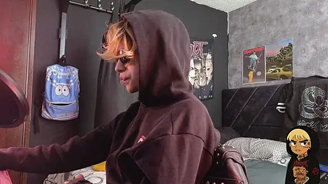 Snapshot of AcidMilo chatting on November 5, 2025, 7:58 pm AcidMilo online show from November 5, 2025, 7:58 pm