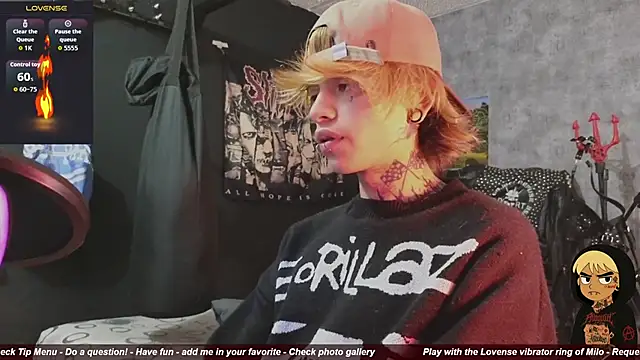 Snapshot of AcidMilo chatting on November 13, 2025, 10:08 pm AcidMilo online show from November 13, 2025, 10:08 pm