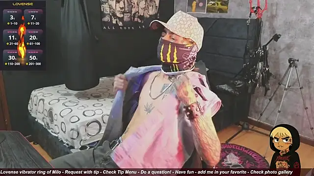 Snapshot of AcidMilo chatting on November 16, 2025, 9:53 pm AcidMilo online show from November 16, 2025, 9:53 pm