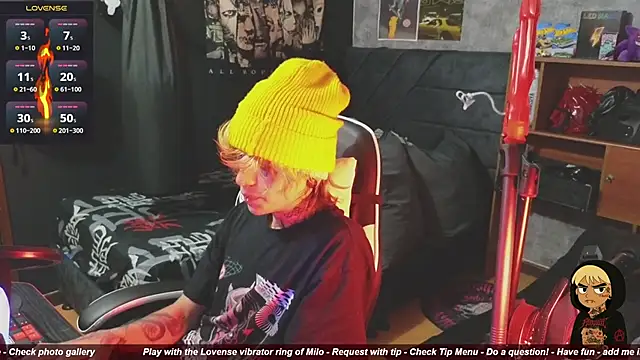 Snapshot of AcidMilo chatting on November 28, 2025, 10:34 pm AcidMilo online show from November 28, 2025, 10:34 pm