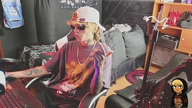 Snapshot of AcidMilo chatting on November 29, 2025, 5:27 pm AcidMilo online show from November 29, 2025, 5:27 pm