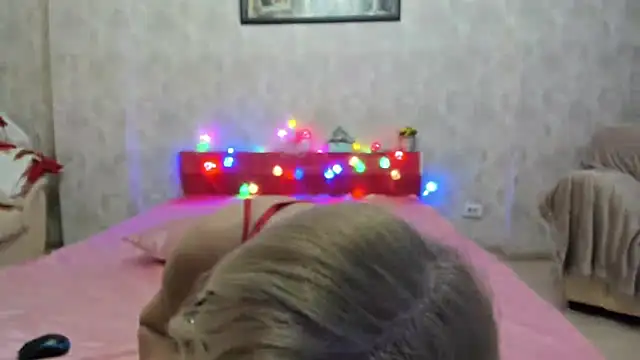 TrueFoxyyy online show from April 12, 2026, 9:47 am