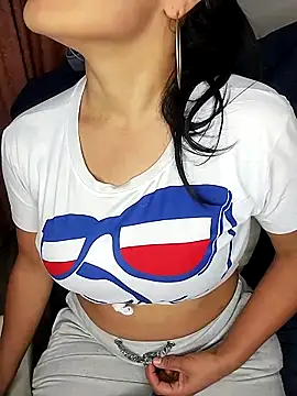 Snapshot of zhayra_rose chatting on March 6, 2025, 5:24 am zhayra rose online show from March 6, 2025, 5:24 am