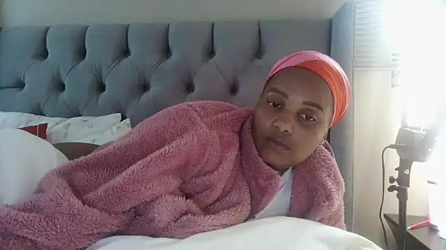 Snapshot of Charlie-Crawford chatting on April 22, 2026, 2:29 pm Charlie-Crawford online show from April 22, 2026, 2:29 pm