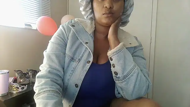 Snapshot of Charlie-Crawford chatting on April 27, 2026, 8:01 am Charlie-Crawford online show from April 27, 2026, 8:01 am