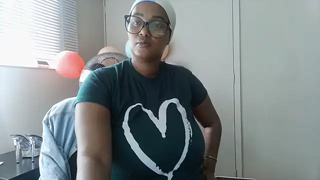 Snapshot of Charlie-Crawford chatting on April 30, 2026, 7:47 am Charlie-Crawford online show from April 30, 2026, 7:47 am