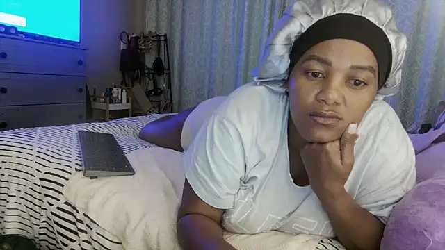 Snapshot of Charlie-Crawford chatting on May 6, 2026, 3:46 am Charlie-Crawford online show from May 6, 2026, 3:46 am