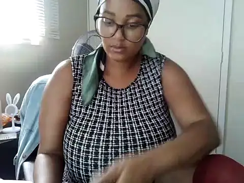 Snapshot of Charlie-Crawford chatting on May 7, 2026, 8:52 am Charlie-Crawford online show from May 7, 2026, 8:52 am
