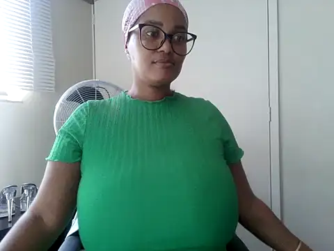 Snapshot of Charlie-Crawford chatting on May 15, 2026, 10:33 am Charlie-Crawford online show from May 15, 2026, 10:33 am