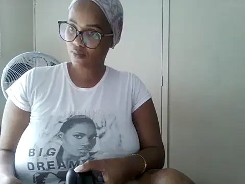Snapshot of Charlie-Crawford chatting on May 25, 2026, 2:34 pm Charlie-Crawford online show from May 25, 2026, 2:34 pm