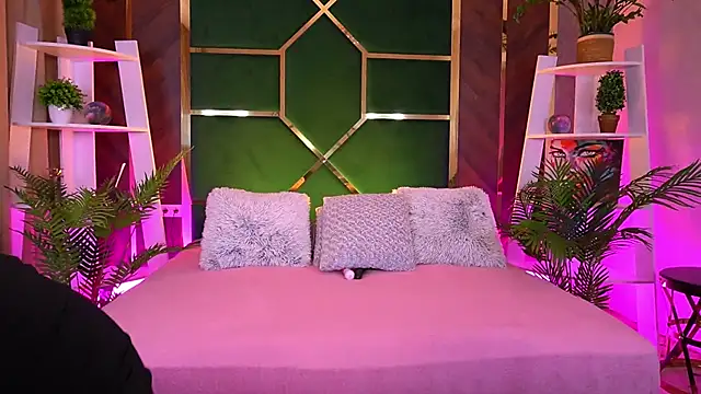 Snapshot of LittleeCutee chatting on September 27, 2025, 7:02 am LittleeCutee online show from September 27, 2025, 7:02 am