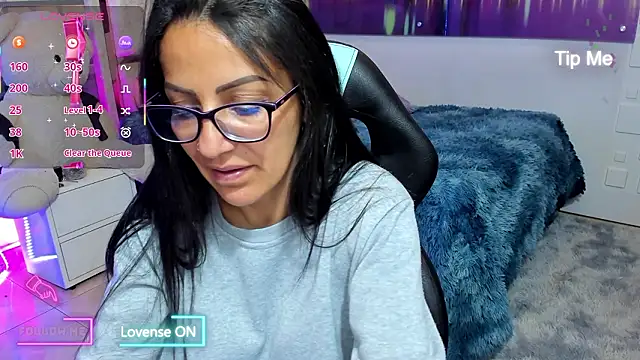 alma blue online show from February 17, 2026, 10:38 pm