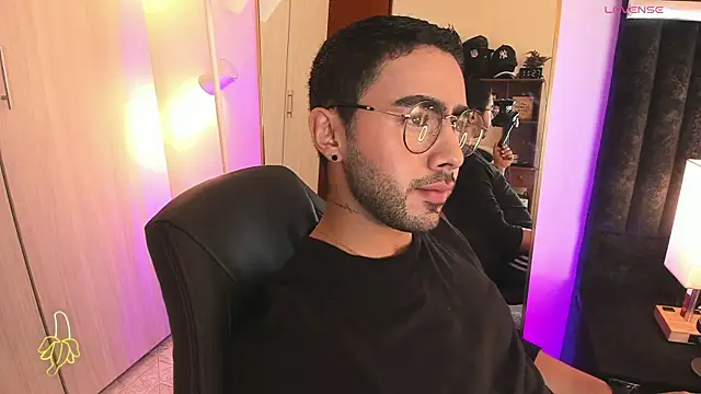 ItsMeEros online show from December 4, 2025, 4:27 pm