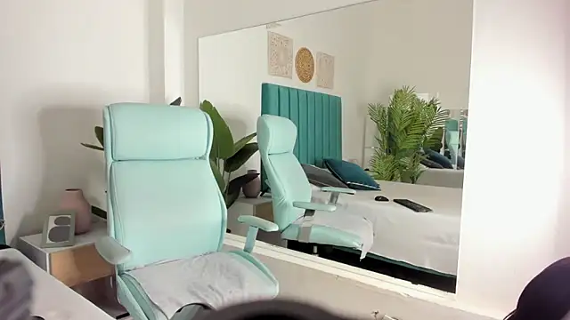 LiamCharlotte45 online show from March 13, 2025, 4:27 am