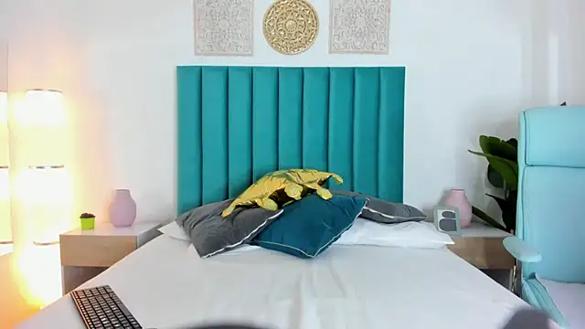 LiamCharlotte45 online show from March 18, 2025, 4:04 am