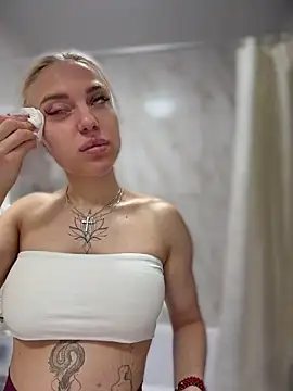 Snapshot of pinkstar_ chatting on May 4, 2026, 6:42 am pinkstar online show from May 4, 2026, 6:42 am