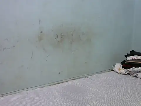 QUEEN-MARIAN online show from November 17, 2025, 9:09 pm