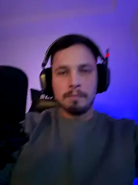 Jonkitzler1 online show from December 22, 2025, 6:49 pm