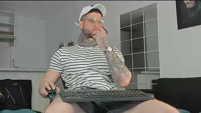 Snapshot of _jamesleandros1 chatting on January 6, 2025, 10:05 pm jamesleandros1 online show from January 6, 2025, 10:05 pm