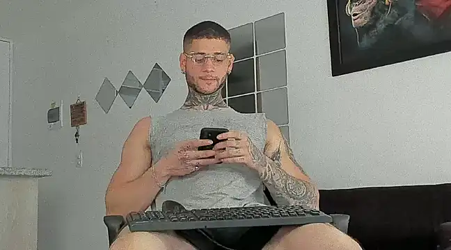 Snapshot of _jamesleandros1 chatting on March 1, 2025, 8:31 pm jamesleandros1 online show from March 1, 2025, 8:31 pm