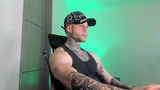  jamesleandros1 online show from May 23, 2026, 2:06 am