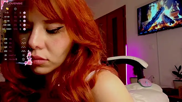 Snapshot of Juliette_Sunshine chatting on December 4, 2024, 4:10 am Juliette Sunshine online show from December 4, 2024, 4:10 am