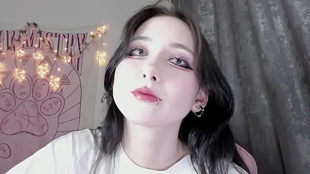 Holy420lolii online show from October 25, 2025, 6:35 pm